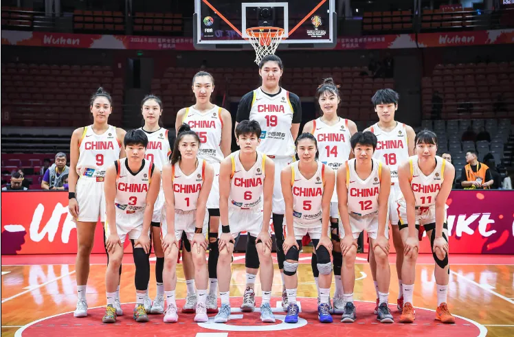乐鱼-一战打出顶级3D!正负值+24断层领先,球迷:中国女篮的特科格鲁